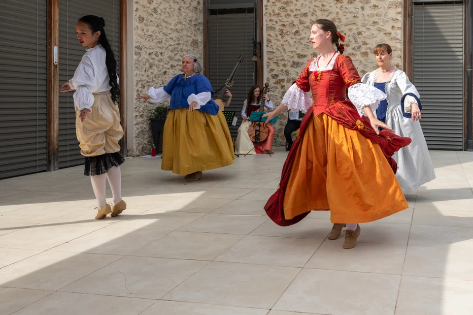 44228d_dcf23baf216c4c1a86076ca4d7cce4fd~mv2